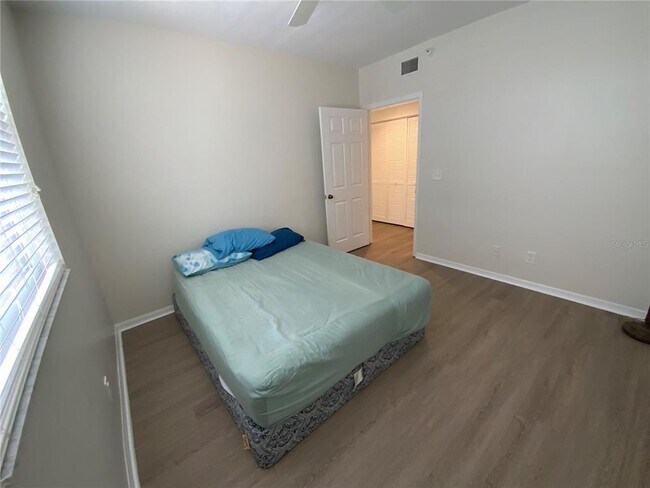 Building Photo - 6315 Shoreline Dr