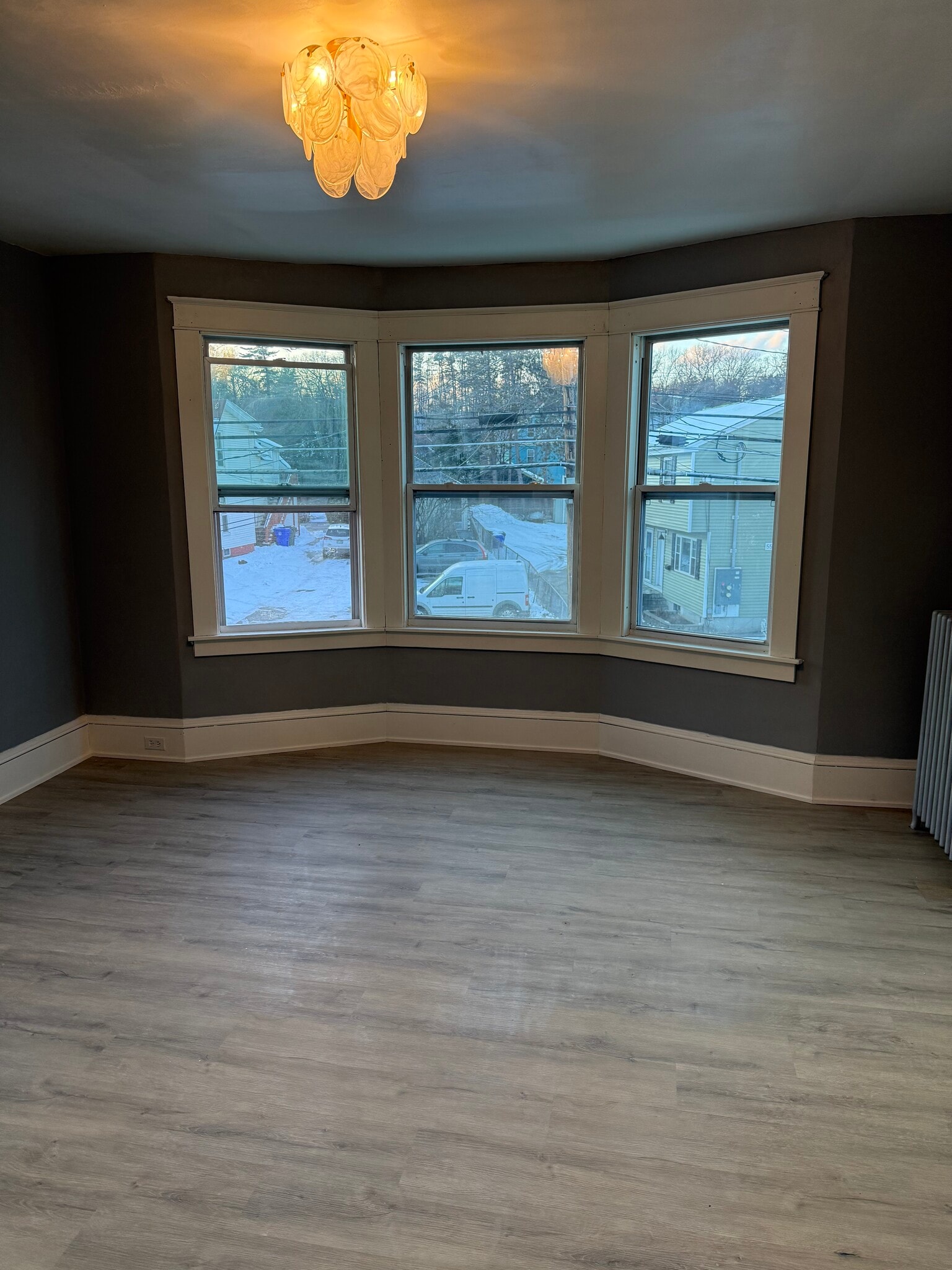 Building Photo - 552 S Main St