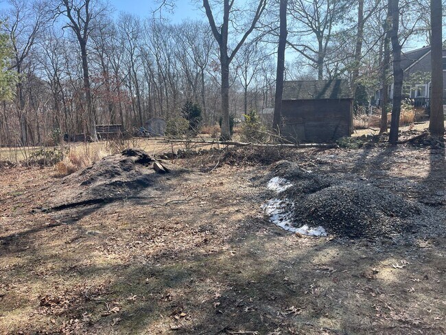 Building Photo - Great 3 Br / 2 Ba Split Level Home in Sandwich