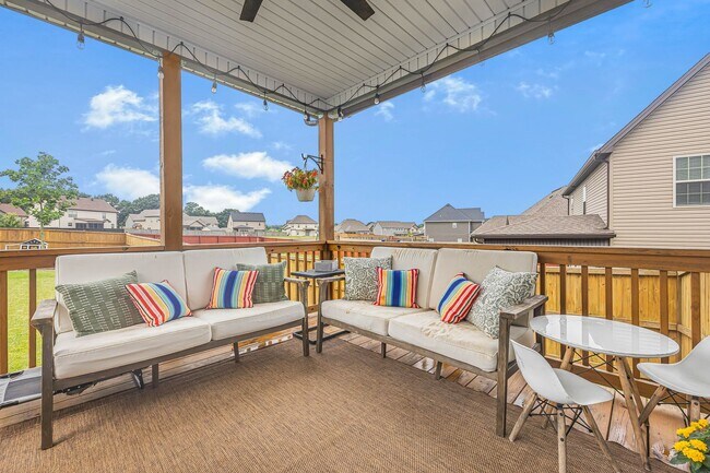 Building Photo - Pet Friendly Four Bedroom!