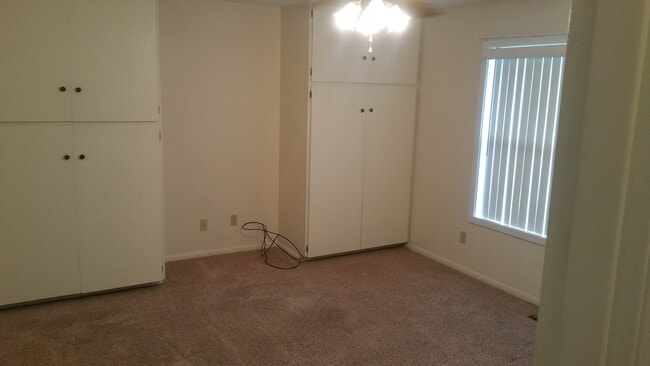 Building Photo - 913/915 Garfield