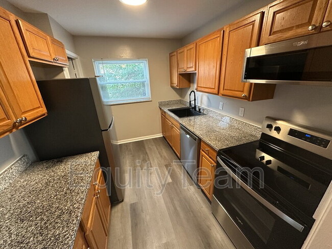 Building Photo - 5106 Chantilly Dr