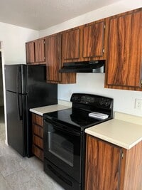 Building Photo - Spacious Apartment in North Reno