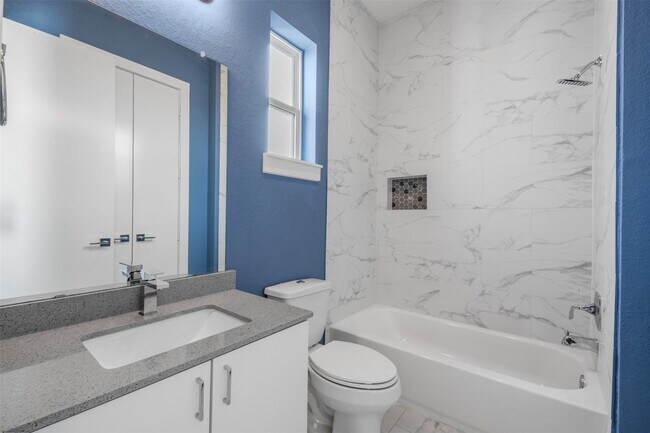 Building Photo - 6106 Clarkson Ln