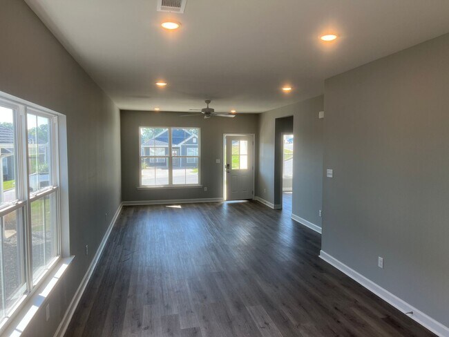 Building Photo - New 3 Bed 3 Bath Home