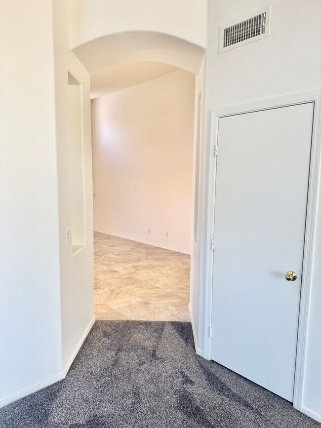 Building Photo - Meticulously Maintained 3 Bedroom + Den Single Level Home! Fantastic Low Backyard.