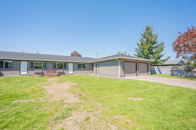 Building Photo - Newly Remodeled 2 Bedroom!