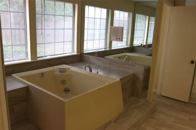 Building Photo - 305 Centennial Blvd