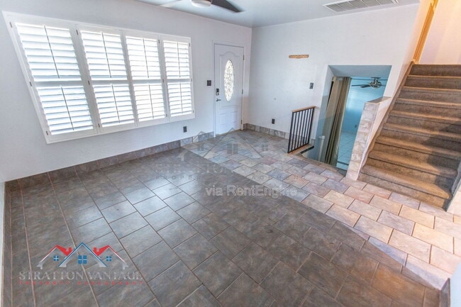 Building Photo - 1735 W Pampa Ave