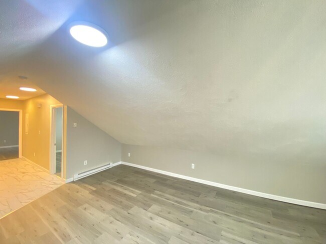 Building Photo - 7 Commercial St