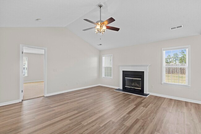 Building Photo - 331 Rose Bud Ln