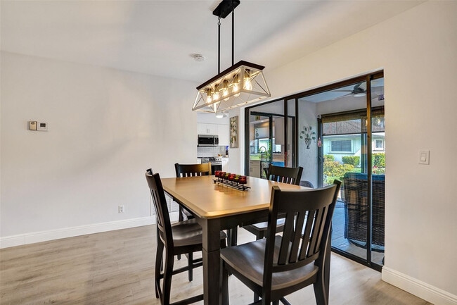 Building Photo - 4840 Greentree Ln