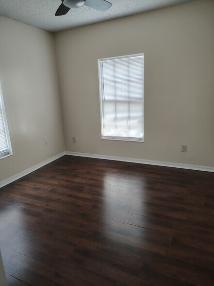 Building Photo - 1074 Universal Rest Pl