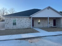Building Photo - 923 Callie Ave