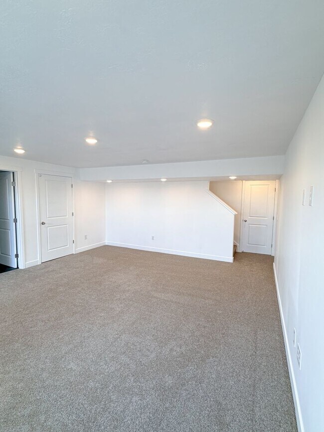 Building Photo - Hidden Springs Gem