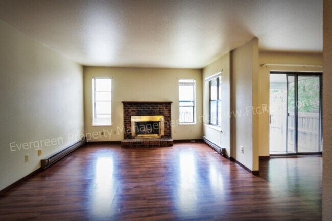 Building Photo - 904-906 Camelot Ct.