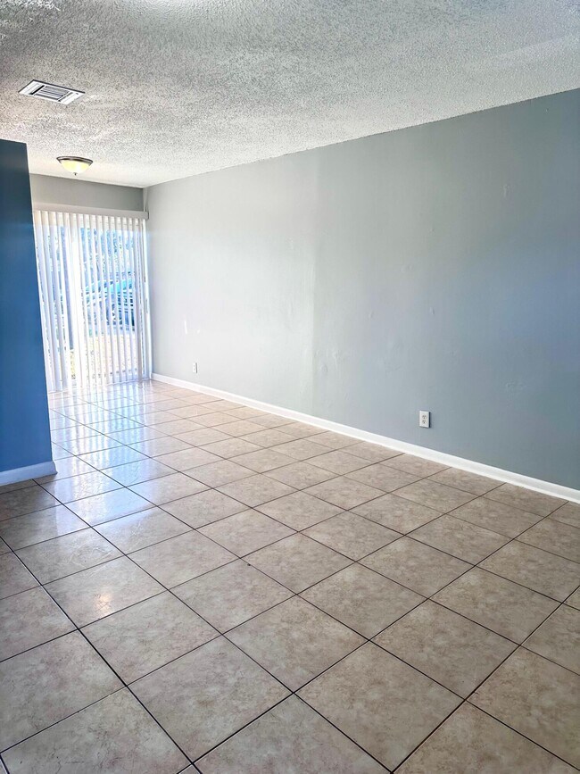 Building Photo - 9326 Sunrise Dr