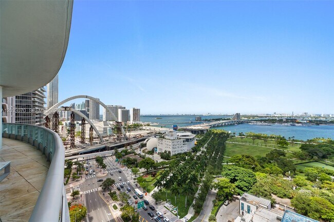 Building Photo - 900 Biscayne Blvd