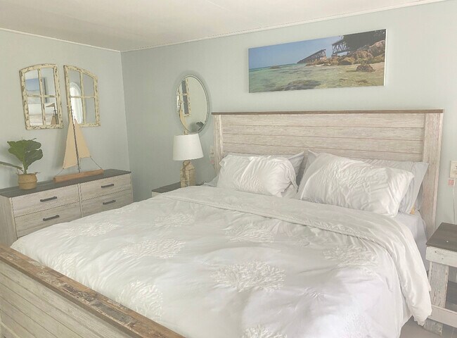 Building Photo - 30872 Minorca Dr