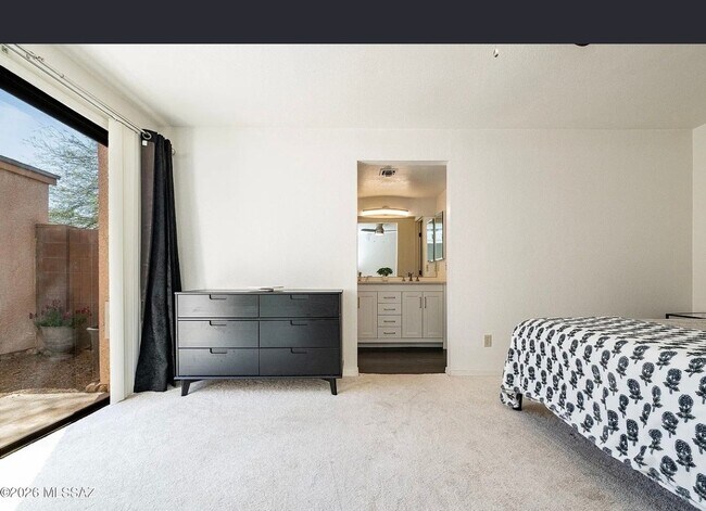 Building Photo - Spacious 3BR Townhome in Tucson