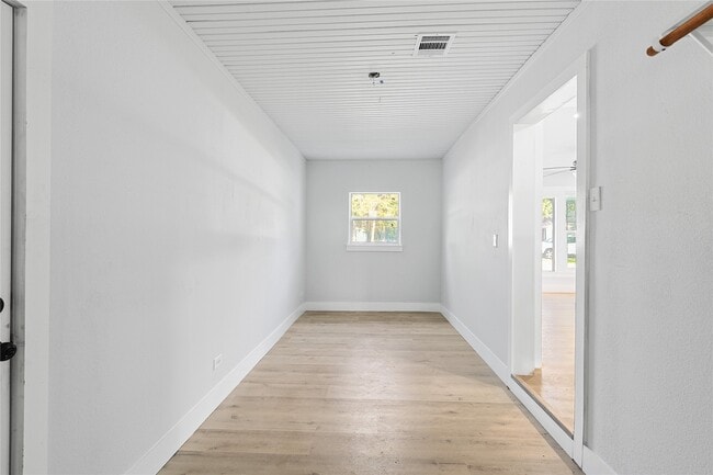 Building Photo - 6714 E Bayou Dr