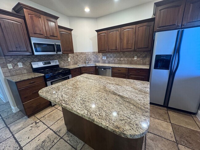 Building Photo - Gorgeous St. George Townhome