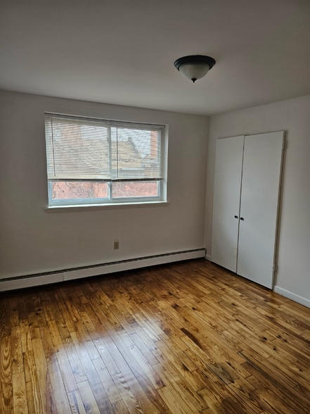 Primary Photo - 575 Farmington Ave