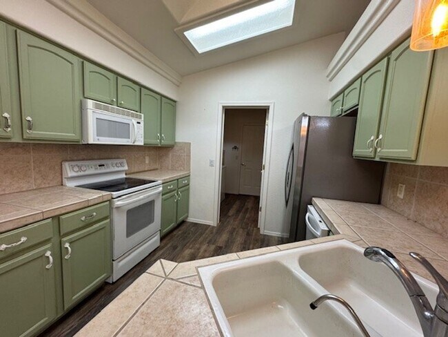 Building Photo - 3BR with SOLAR-NO Electric Bills! RV Gate & Parking, Bullhead Parkway