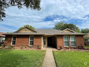 Building Photo - 613 Hanover Dr