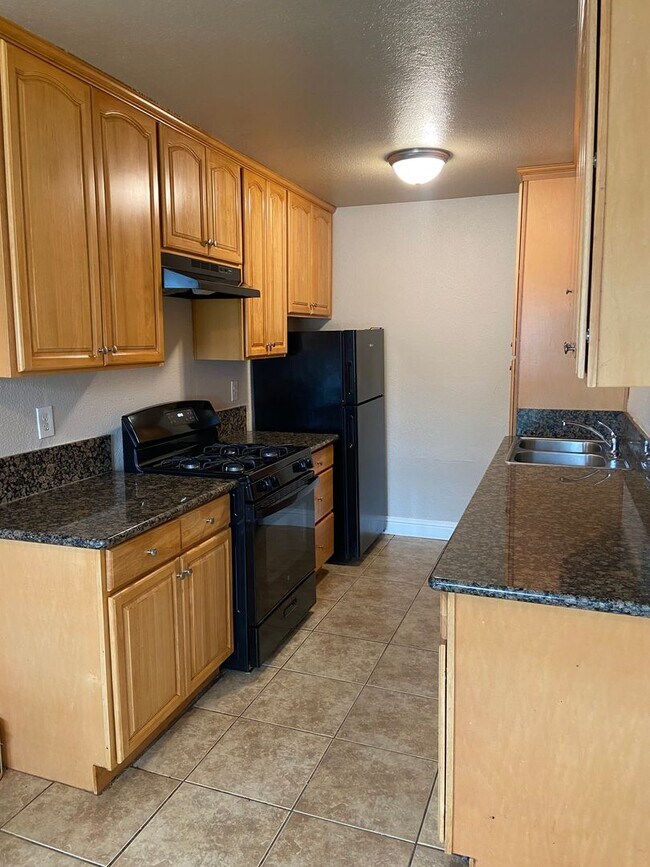 Building Photo - Remodeled Citrus Heights Four-Plex unit, 2 Bdrm, 1 Bath