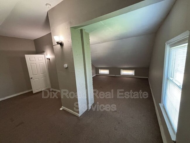 Building Photo - 545 Rockdale Ave