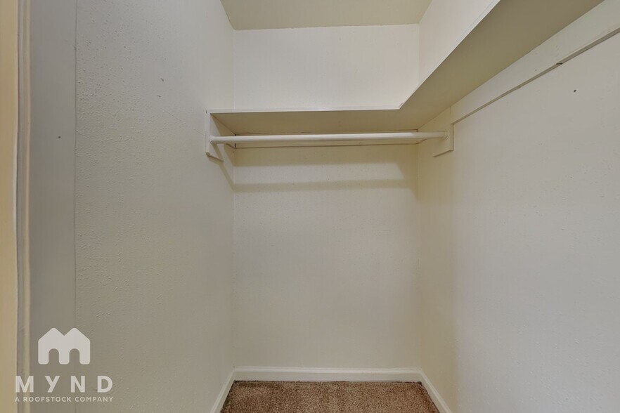 Building Photo - 10002 Green Valley Ln