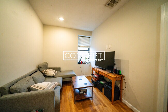 Building Photo - 65 Hemenway St