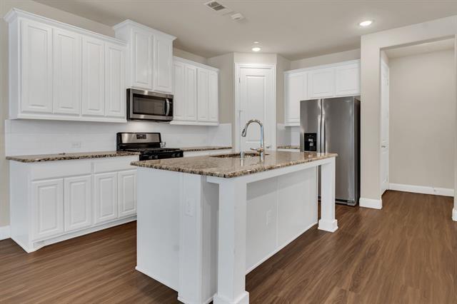 Building Photo - 910 Estelle Dr