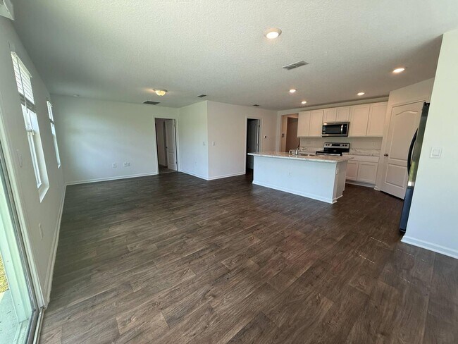 Building Photo - Awesome 4/2 Located in Desirable Yulee Area Nassau County Priced to rent, won't last long!