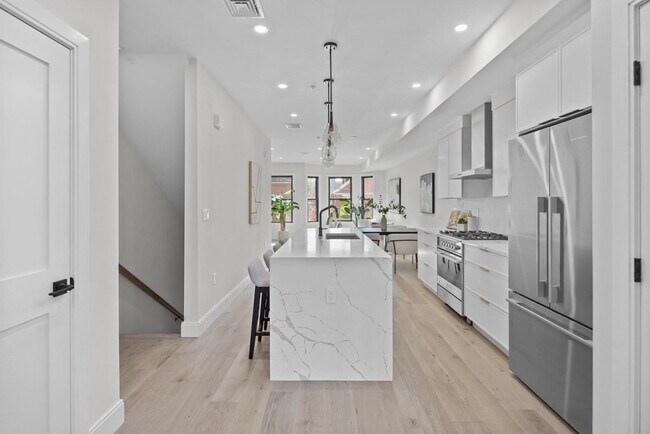 Building Photo - 93 Thorndike St