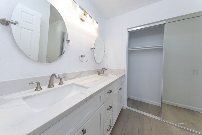 Building Photo - Please Contact Vaughn Realty to set up an ...