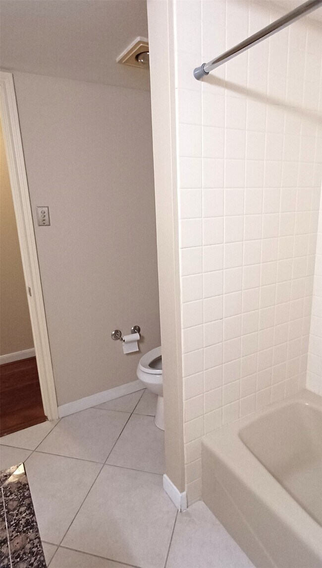 Building Photo - 3350 McCue Rd