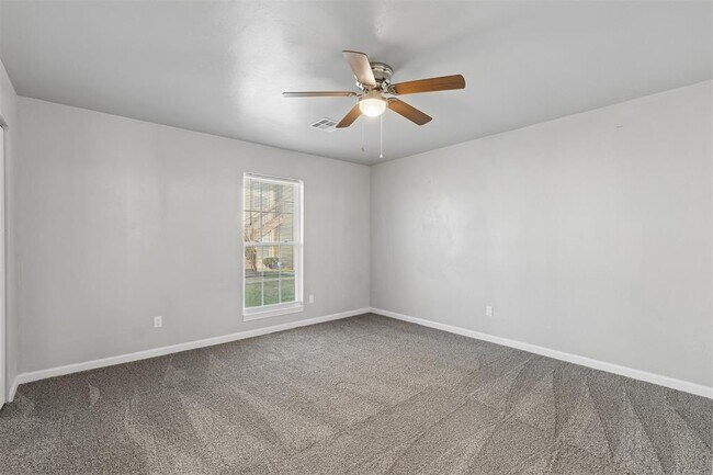 Building Photo - 401 Debra Ct