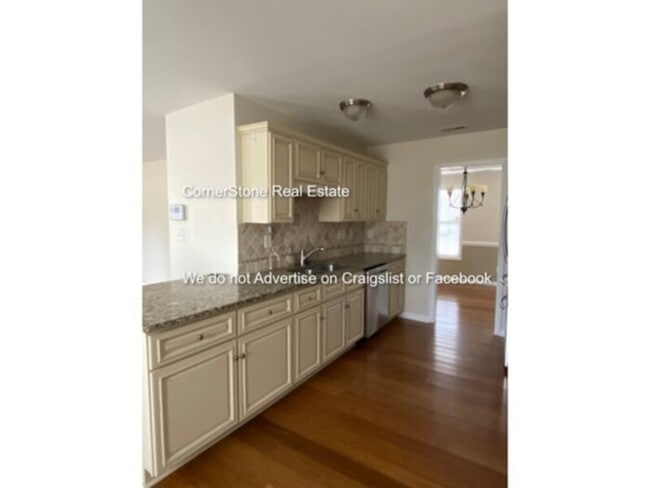 Building Photo - 50 Breezewood Dr