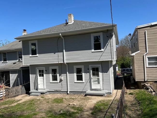 Building Photo - MCM - 408-410 Pleasant St.