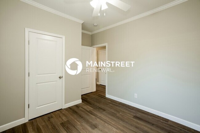Building Photo - 3 Bedroom Pet-Friendly Home in St. Petersburg, FL with Main Street Renewal