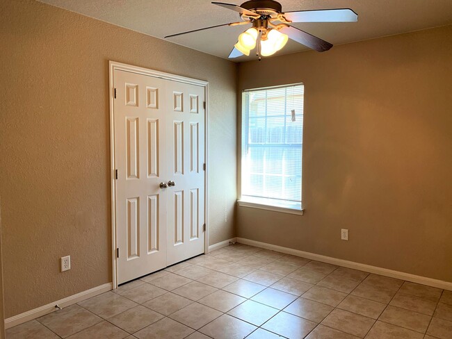 Building Photo - 1302 Powder River Dr