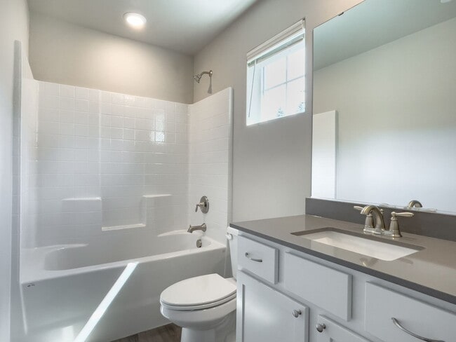 Building Photo - Beautiful 3 bdrm plus FLEX room --House 1/2 Month rent Concession!!