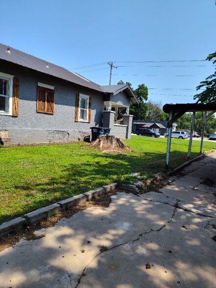 Building Photo - 1332 E Highland St