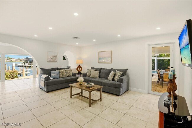 Building Photo - 339 Landmark St