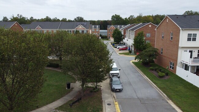 Building Photo - Bryans Road Townhome Retreat | Flexible Lease Available