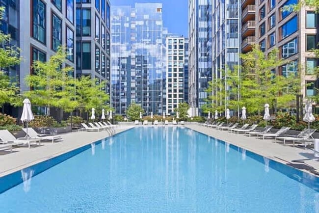 Building Photo - 131-149 Seaport Boulevard-SI FL12-ID1583755P