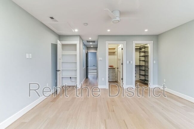 Building Photo - 1239 Kenyon St NW