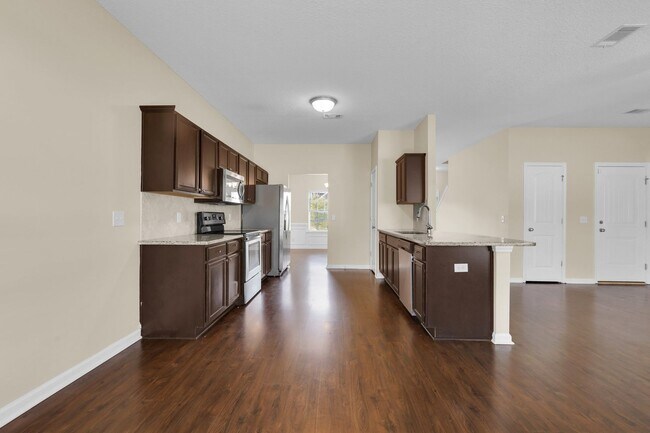 Building Photo - 659 Red Oak Ln